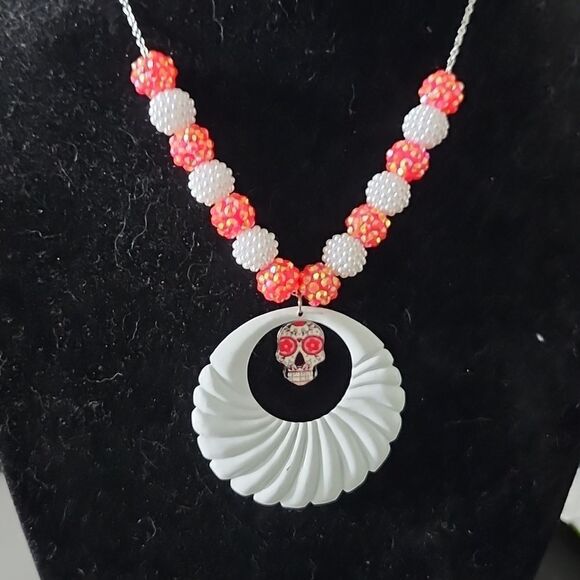 Handmade Crimson Skull spiral necklace - Picture 3 of 6